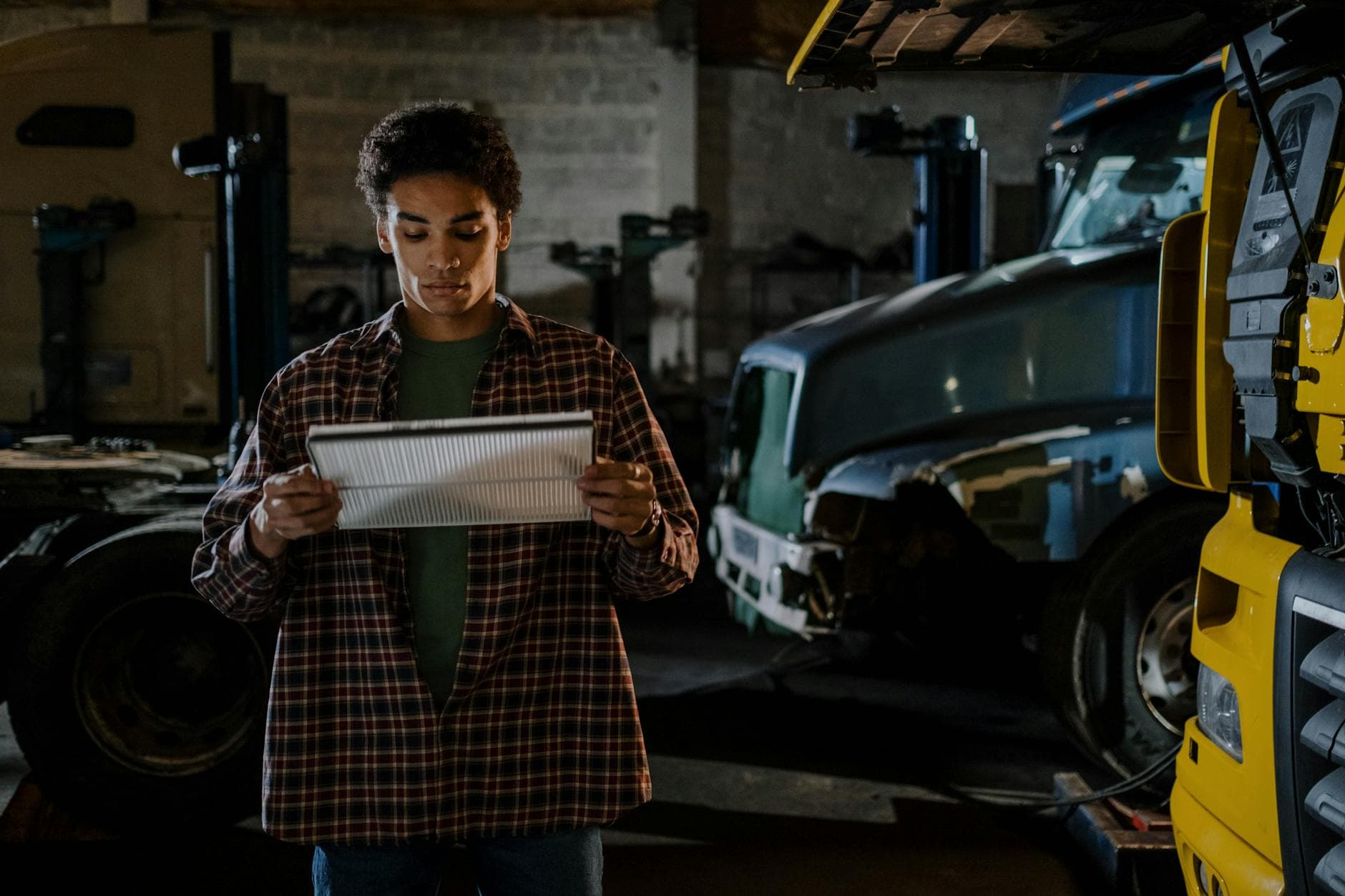 How to Identify Truck and Trailer Parts Before You Call the Parts Counter
