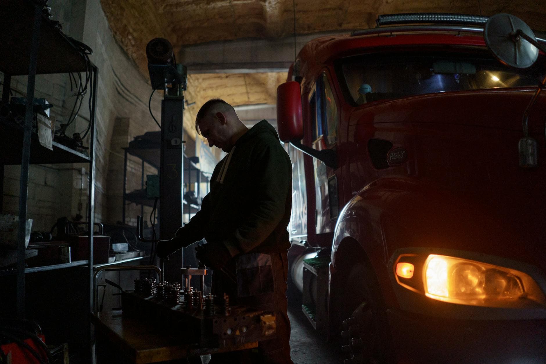 How Tire Wear Patterns Help Diagnose Larger Truck and Trailer Issues