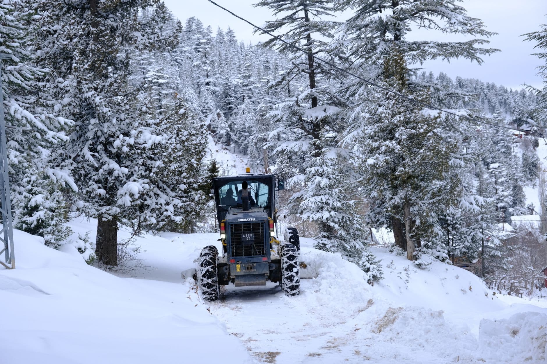 Why Dusty Roads Load Up Radiators and Charge Air Coolers Faster Than You Think